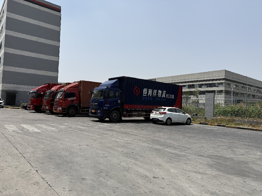 網(wǎng)購高峰期，物流公司為何總是‘爆倉’？