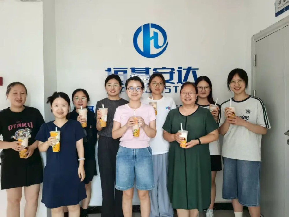 “秋天的**杯奶茶”恒基安達(dá)/恒利祥人的專(zhuān)屬浪漫，溫暖送達(dá)